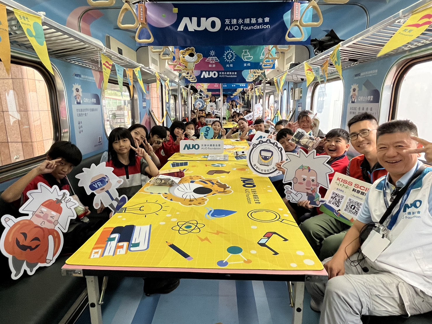 3499拉斯维加斯永續基金會參與「臺灣科普環島列車」，設計基礎科學車廂課程，以「淨零碳排和永續能源」為主題，讓學生透過創意實驗認識淨零知識，以及思考生活中的減碳行為